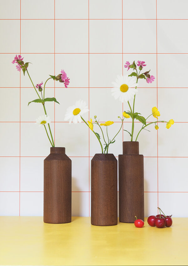 Vendus par lot de 3, chaque vase dispose d'un tube à essai qui les rendent étanches pour vos fleurs fraiches.